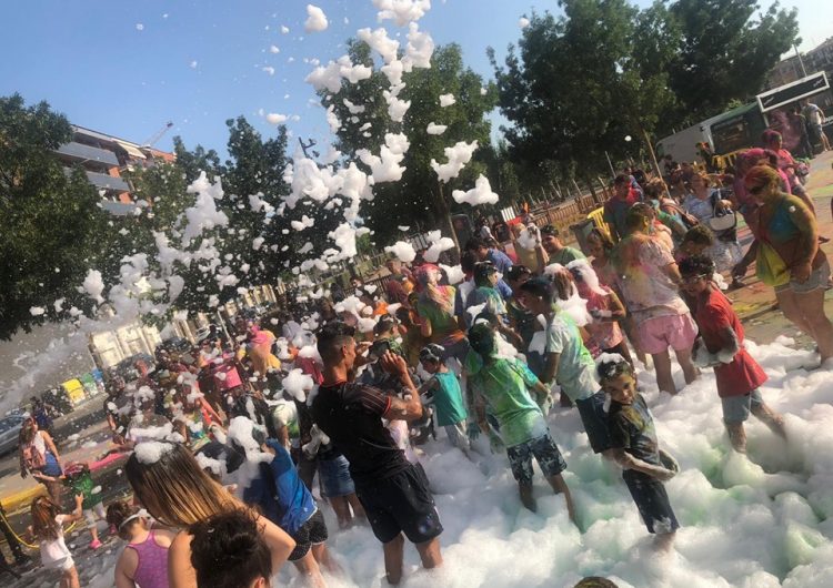 La “Holi Party” i la festa de l’escuma inicien les activitats de la revetlla de Sant Joan a Balaguer