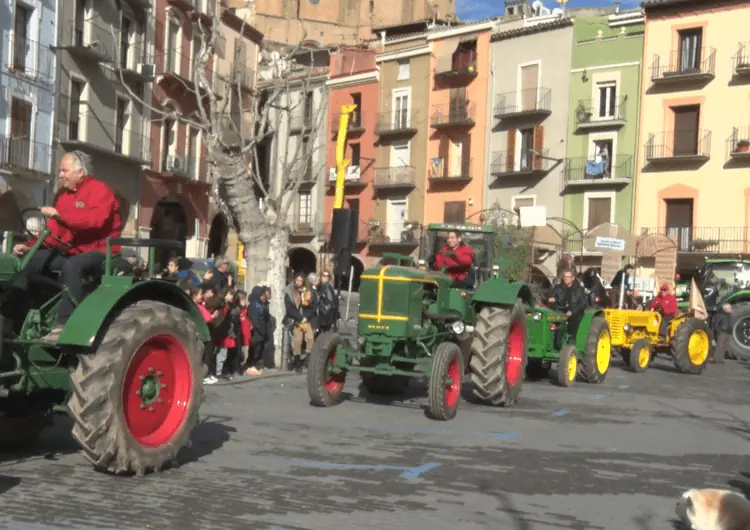 Balaguer celebra la festa de Sant Antoni i els Tres tombs