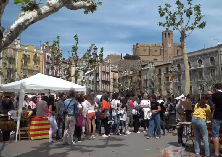 Balaguer torna a viure un Sant Jordi al carrer