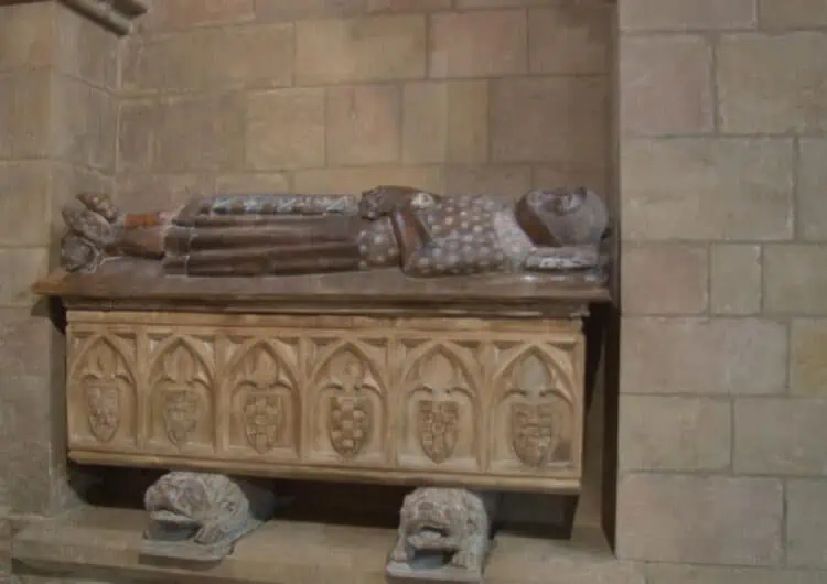 El sepulcre del vescomte d’Àger Àlvar II de Cabrera torna a lluir al Monestir de les Avellanes