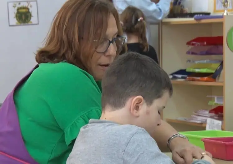 Les escoles demanen més hores d’auxiliars d’educació especial