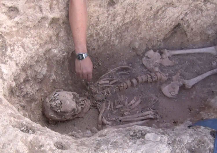 Un equip d’arqueòlegs de la UAB destapa vuit cossos més a la necròpolis de Santa Coloma d’Àger