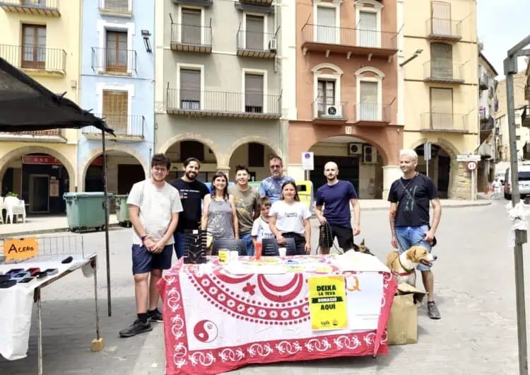 L’Associació L’Aglà es dona a conèixer durant el mercat del dissabte a Balaguer