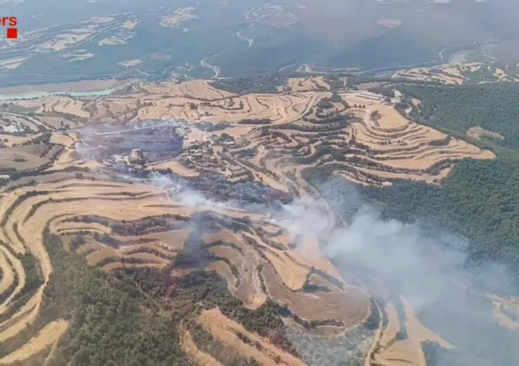 Estabilitzat l’incendi de rostolls a La Baronia de Rialb