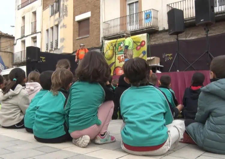 La jornada escolar enceta la programació d’espectacles al carrer de Montgai Màgic