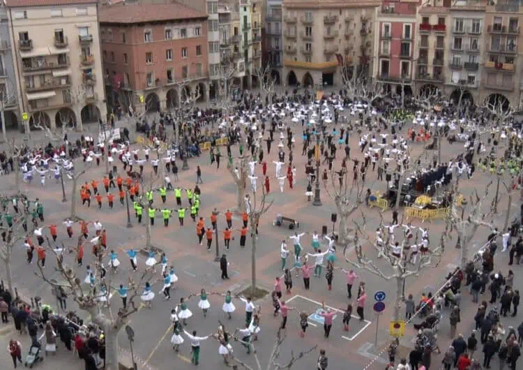 Balaguer balla al ritme del flabiol